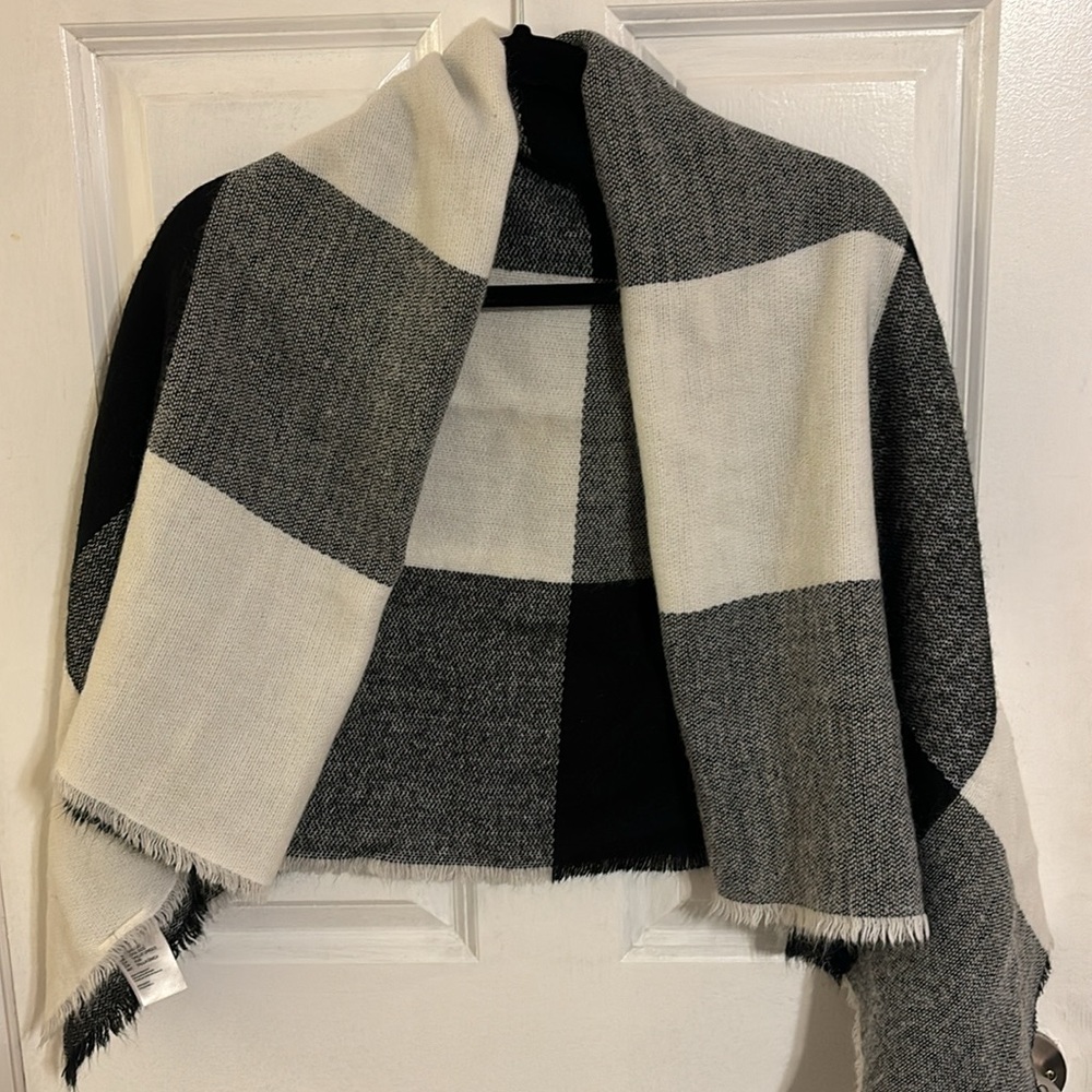 H&M Blanket Wrap Scarf - Picture 2 of 4